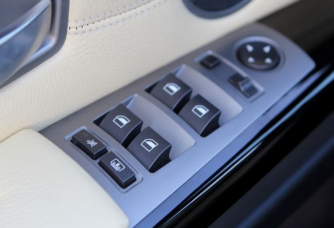 تصليح مقبض باب السيارة الخارجي بالمدينة المنورة