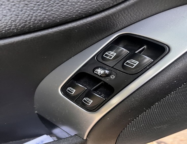 عامل تصليح أقفال سيارات المدينة المنورة